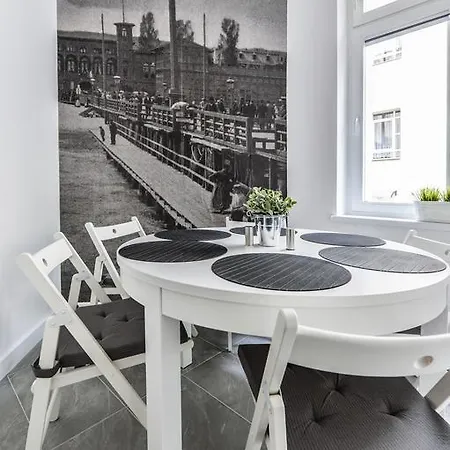 Mieszkanie przy deptaku Sopot by OneApartments-3
